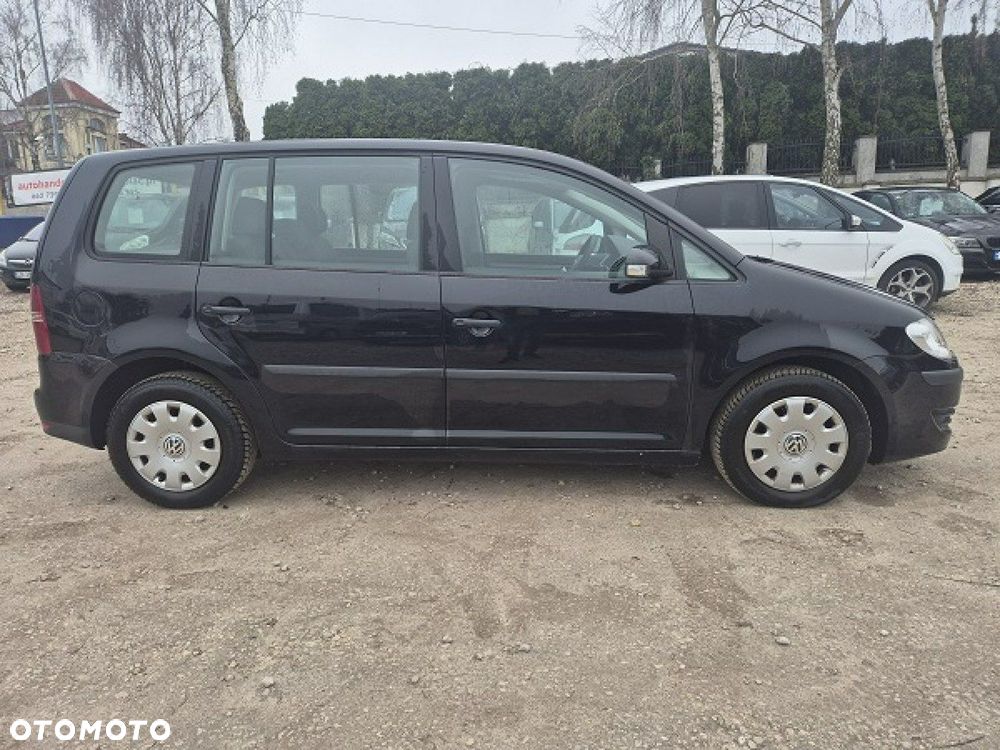 Volkswagen Touran - 10
