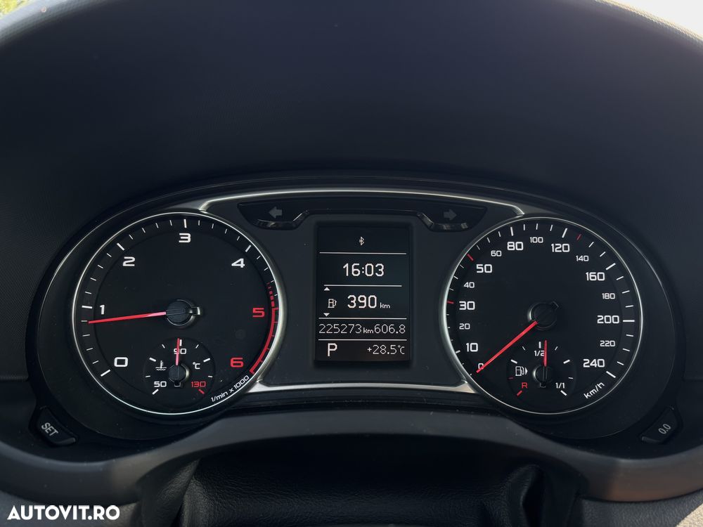 Audi A1 1.6 TDI Stronic Attraction - 10