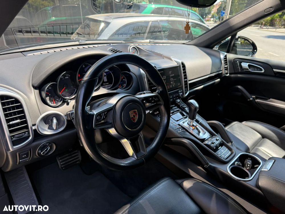 Porsche Cayenne Platinum Edition - 10