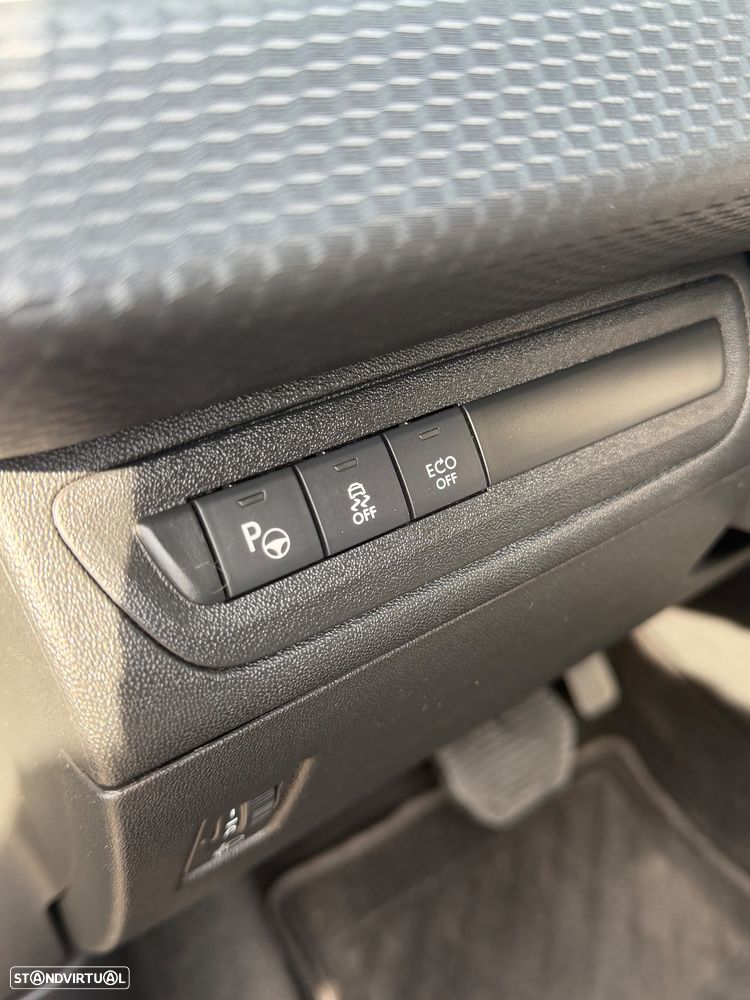 Peugeot 208 1.2 PureTech Allure EAT6 - 17