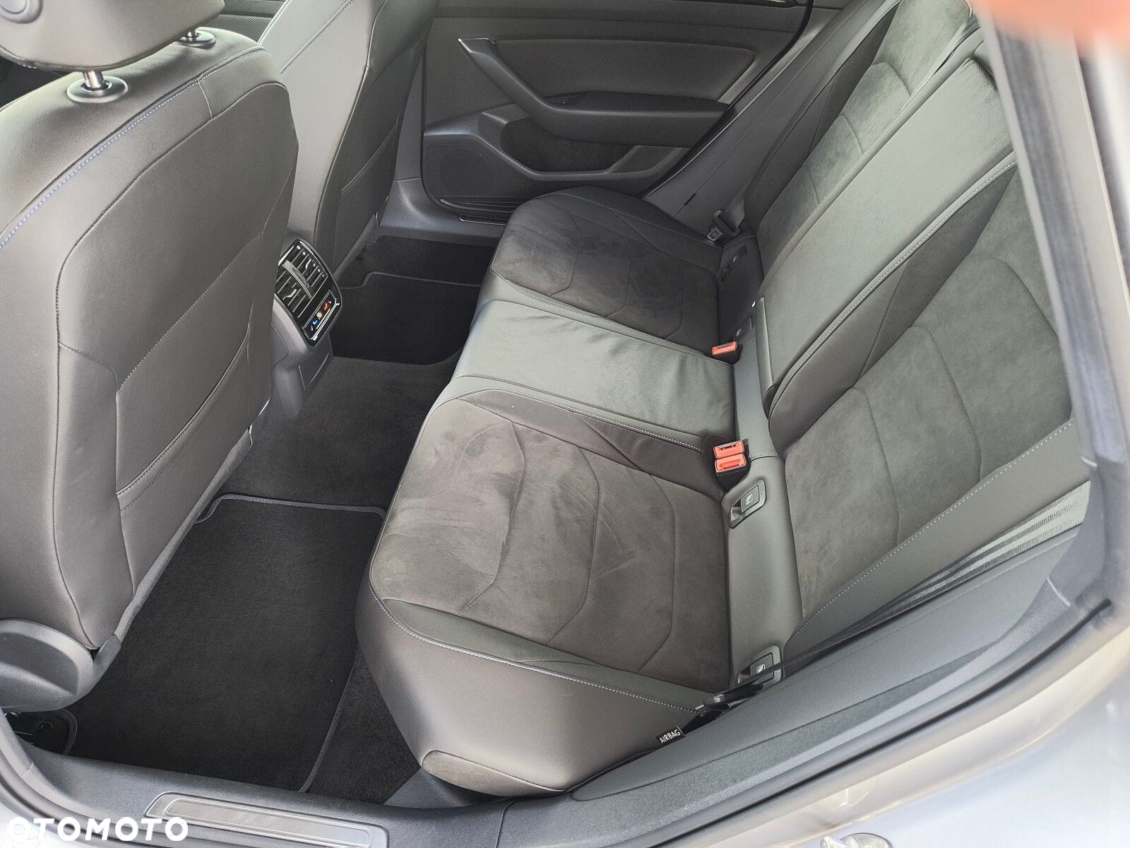 Volkswagen Arteon 2.0 TSI 4Motion R DSG - 24