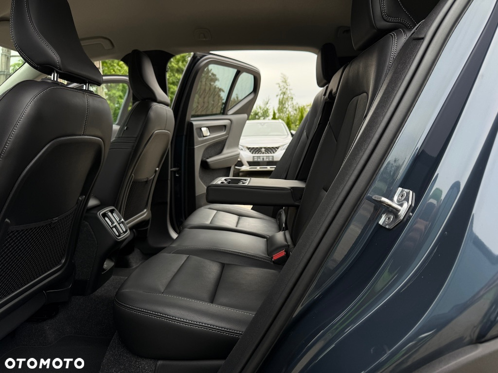Volvo XC 40 T3 Momentum Pro - 32