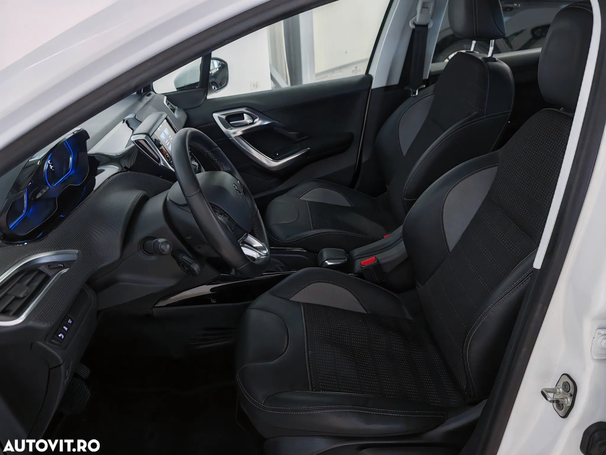 Peugeot 2008 1.2 PureTech Turbo EAT6 S&S Allure - 8