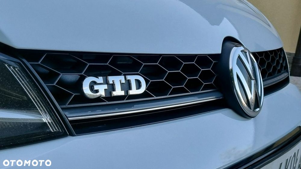 Volkswagen Golf - 11