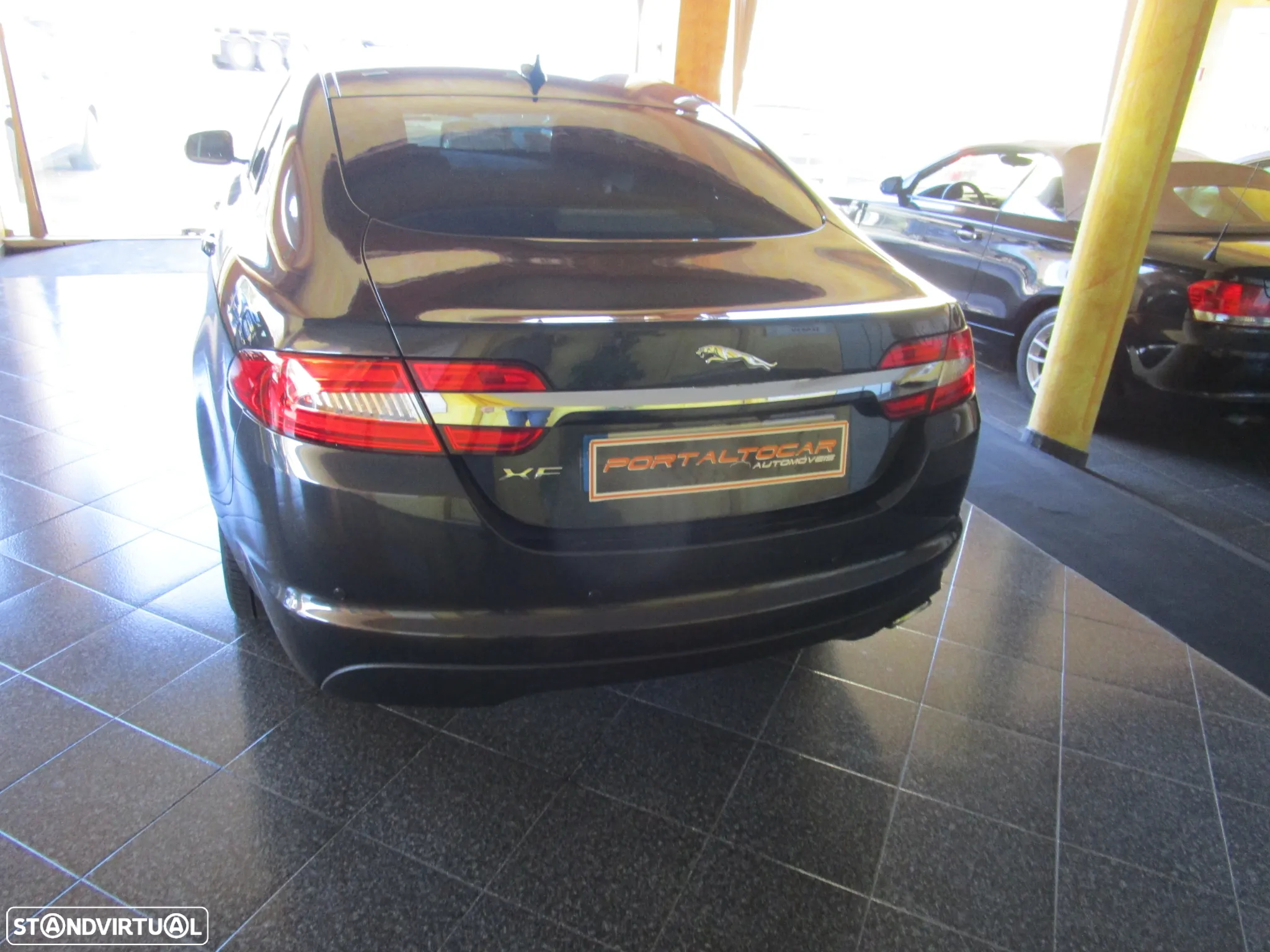 Jaguar XF 2.2 D R-Sport - 30