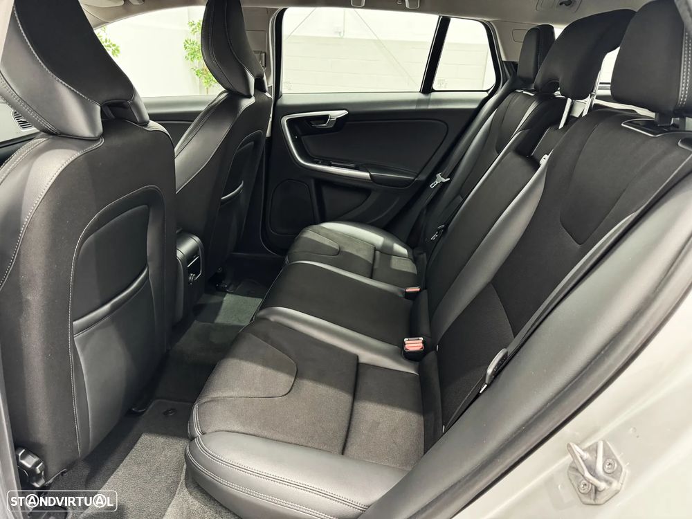 Volvo V60 Cross Country 2.0 D3 Summum - 25