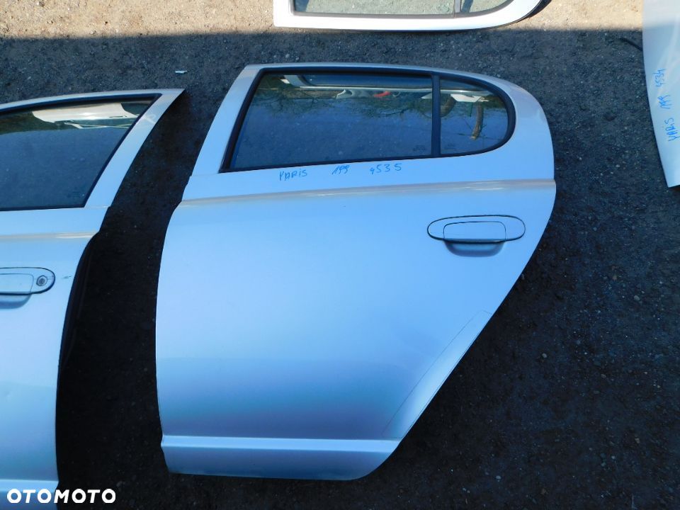 toyota yaris I drzwi kolor 199 nr 4535 WYSYŁKA - 1
