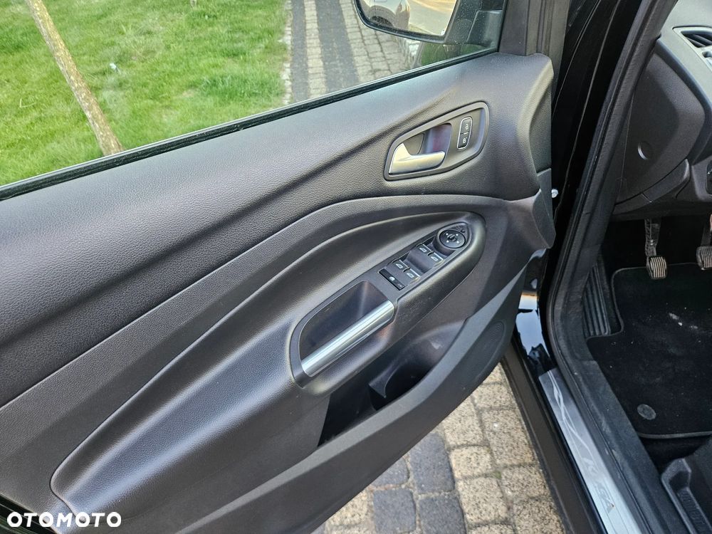 Ford Kuga 1.5 EcoBoost 2x4 Titanium - 24