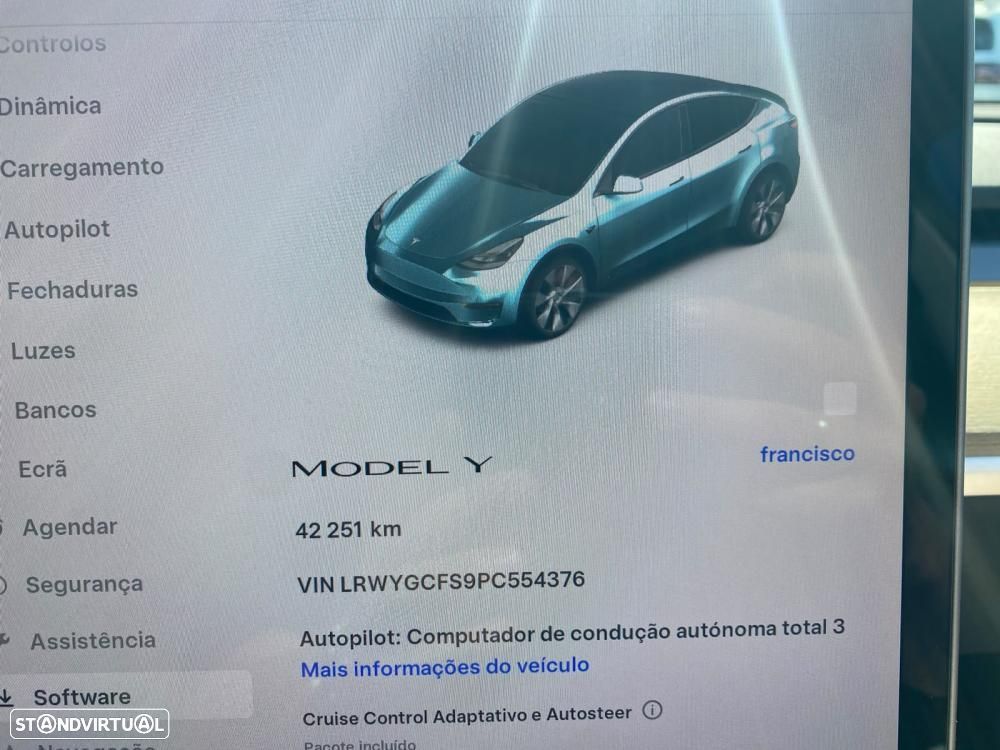 Tesla Model Y Standard RWD - 10