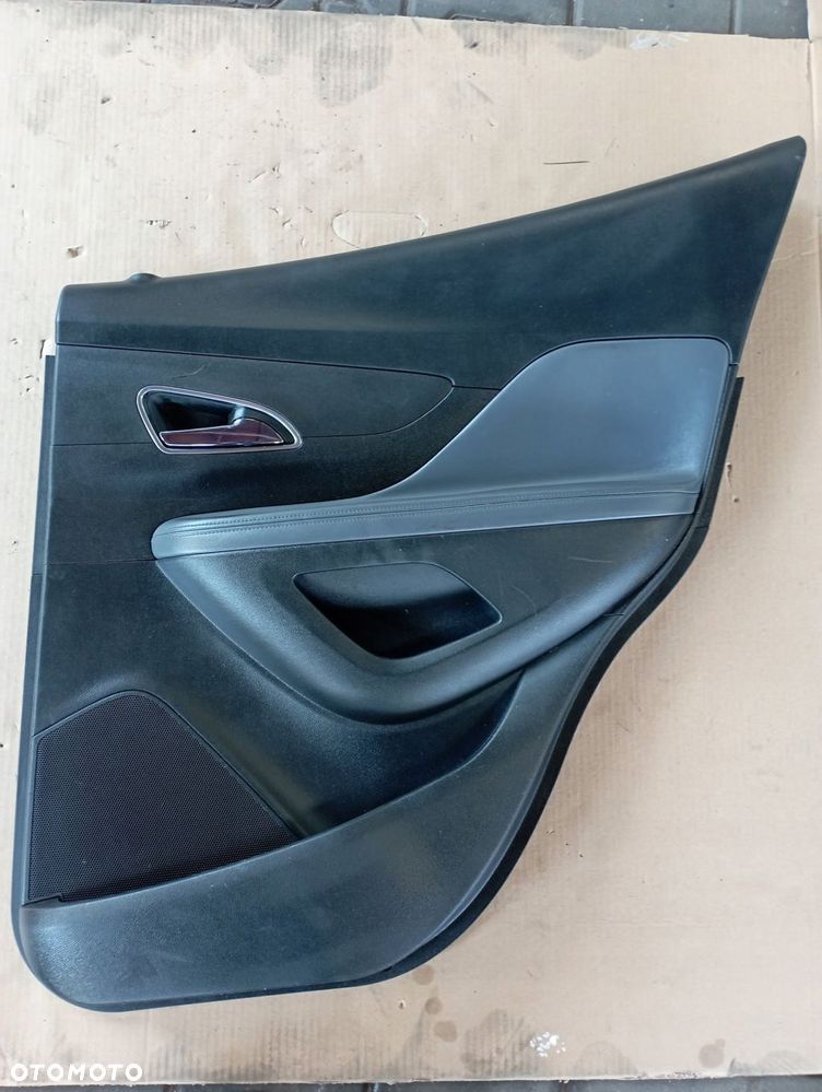 OPEL MOKKA A I 1 BOCZEK DRZWI TYŁ PRAWY EUROPA 95380778 - 1