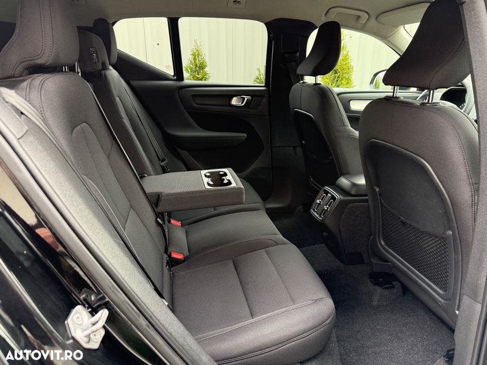 Volvo XC 40 B4 AT8 Mild Hybrid Momentum Pro - 18