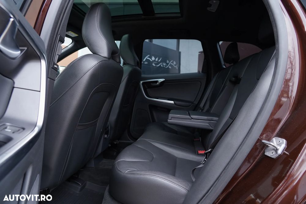 Volvo XC 60 D5 AWD Geartronic Summum - 7