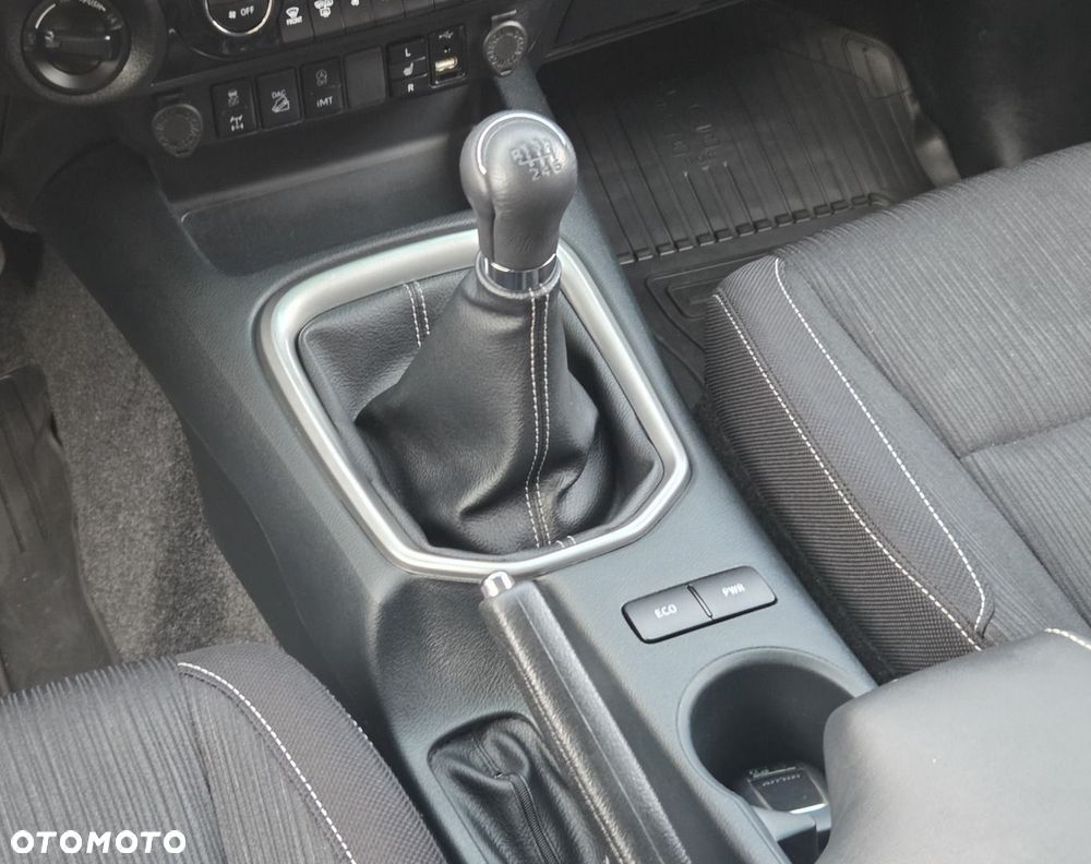 Toyota Hilux 2.8 D-4D Double Cab SR5 4x4 - 28