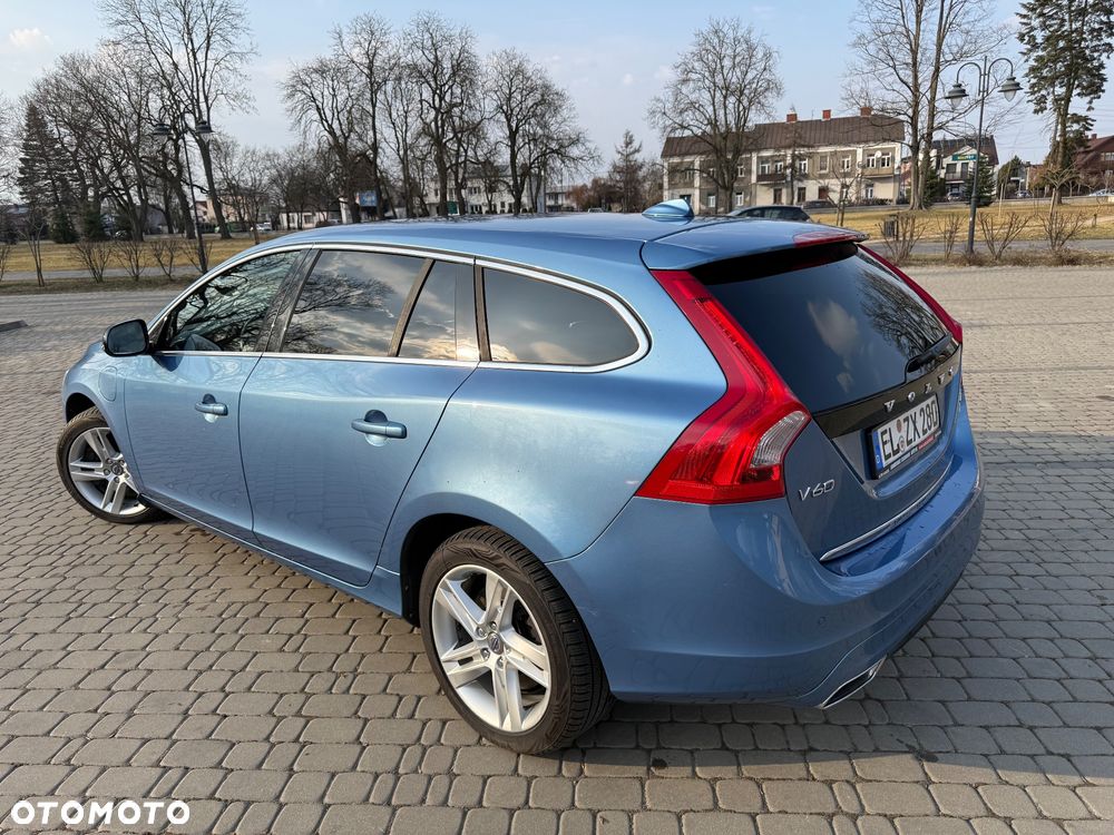 Volvo V60 D6 AWD Plug-in Hybrid Momentum - 12