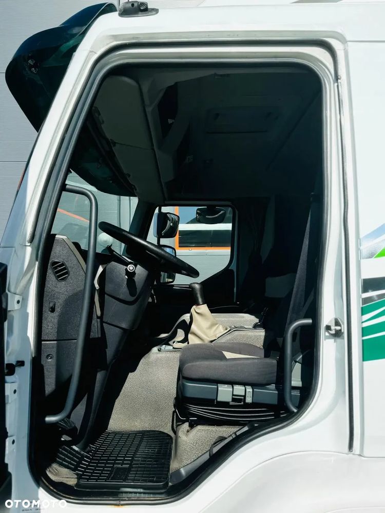 Renault Renault Renault Premium 18.270 DXI E5 / Klimatyzacja /kontener z winda / org. 187000km !!! / sypialka / na podz. Volvo - 24