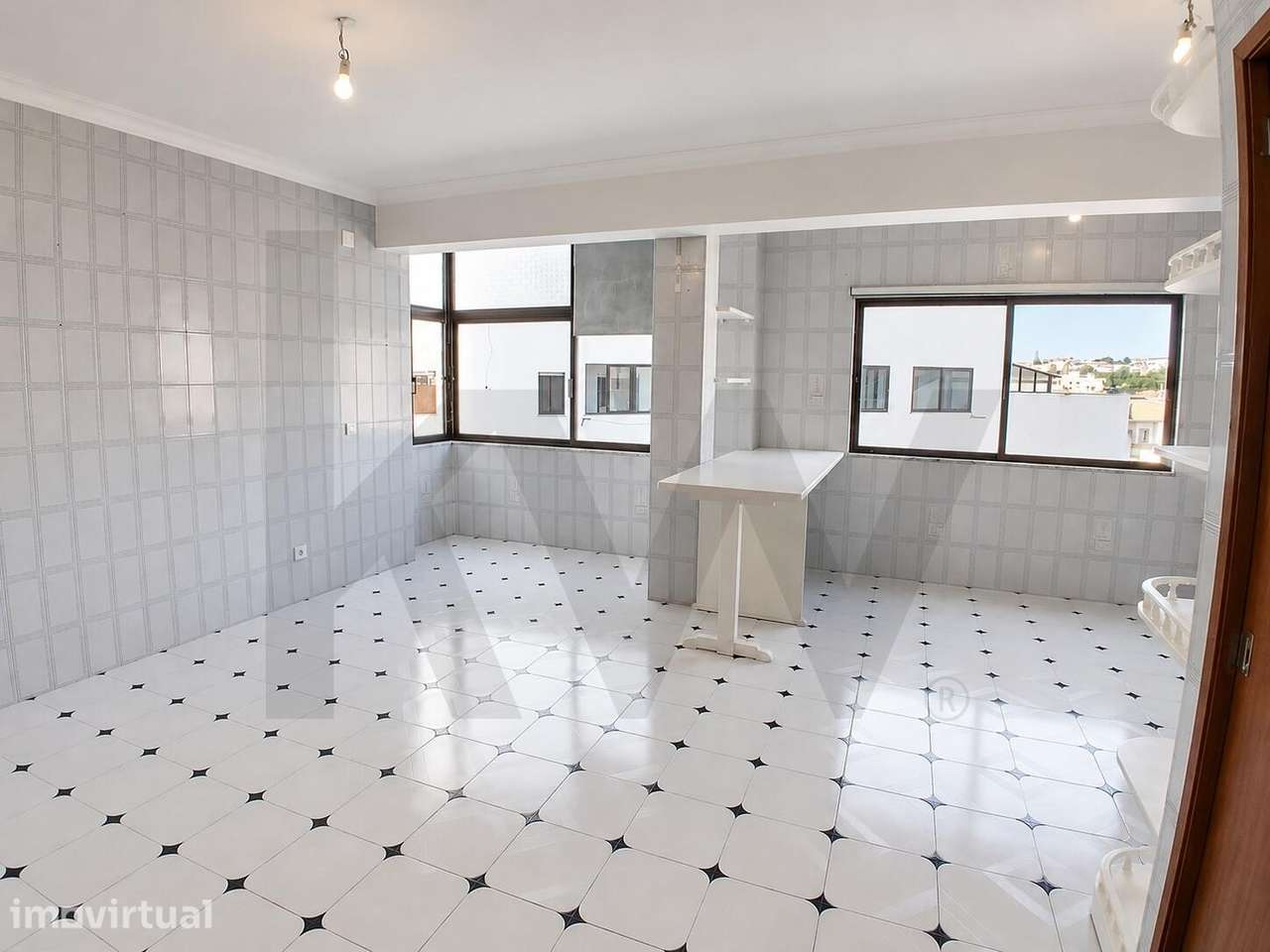 T3 Espaçoso com Garagem Box no Centro da Cidade de Caldas Da Rainha - Grande imagem: 3/24