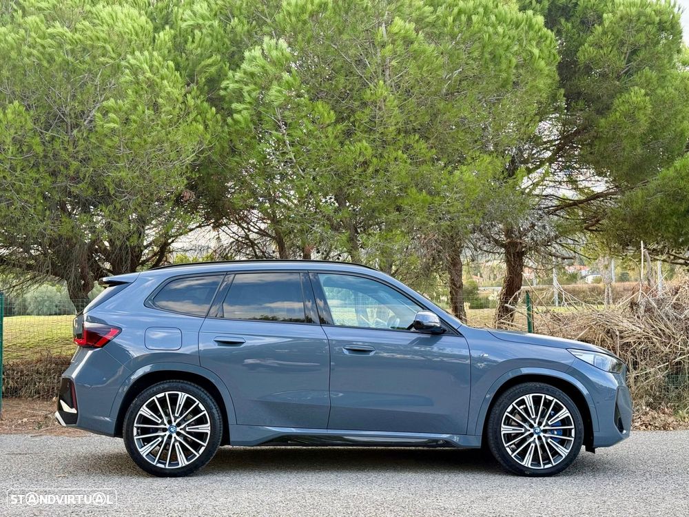 BMW iX1 eDrive20 Pack Desportivo M - 10