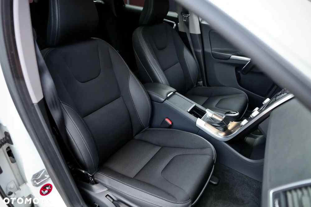 Volvo XC 60 D4 Geartronic Summum - 24