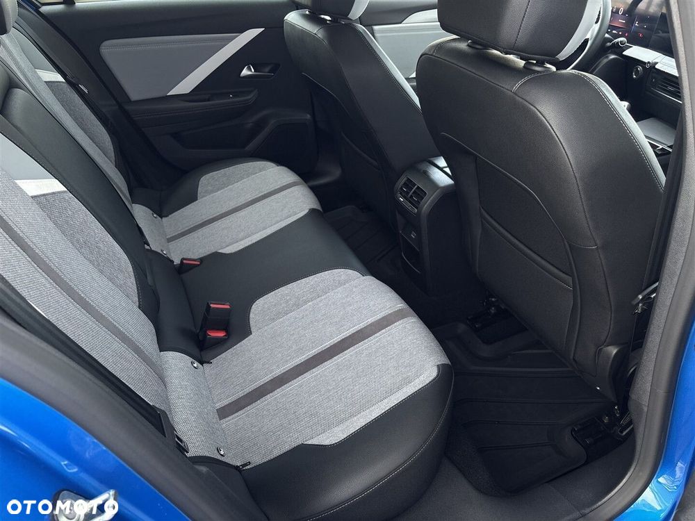Opel Astra 1.2 T Elegance S&S - 9