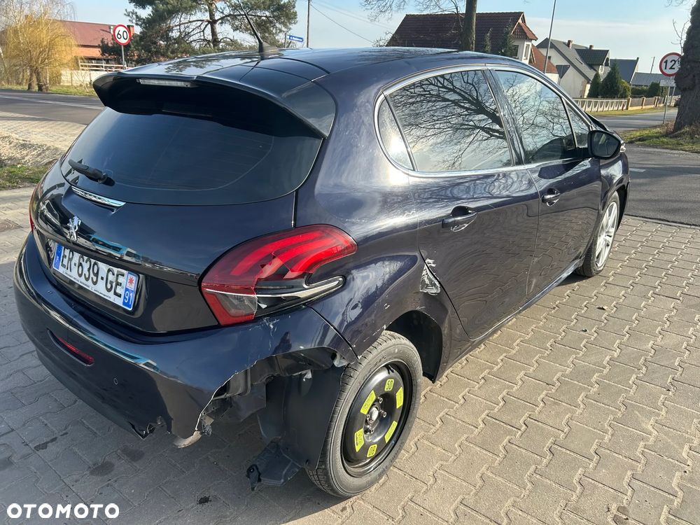 Peugeot 208 - 36