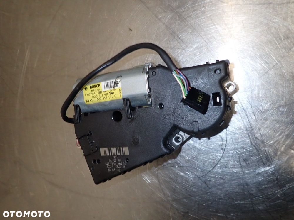 SILNICZEK SZYBERDACHU VOLKSWAGEN TOUAREG 5.0 8D0959591C - 3