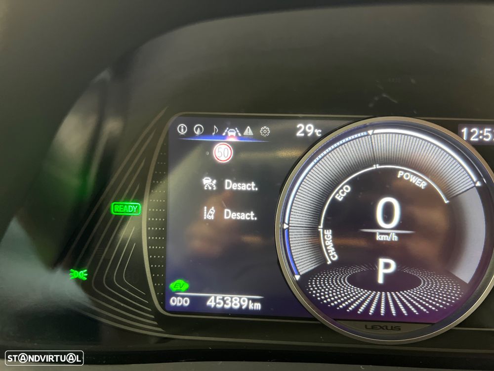 Lexus UX 250h Business - 32