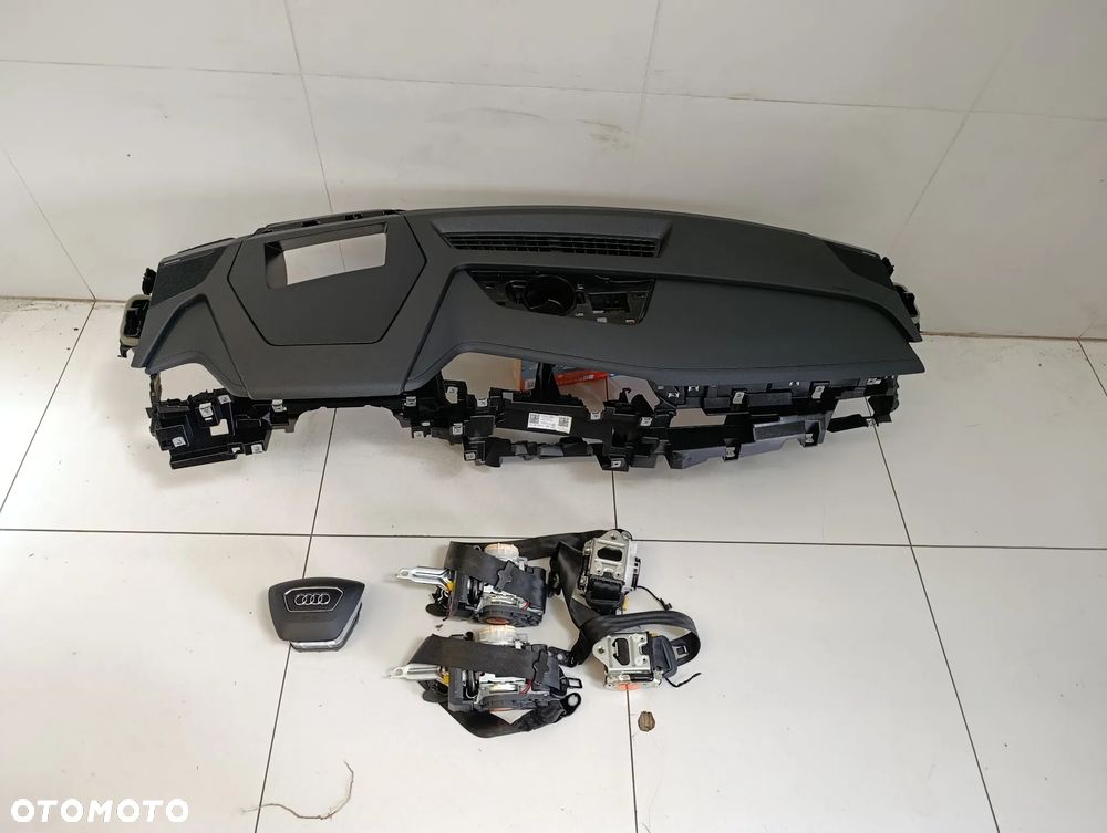 Deska konsola poduszki pasy eu head up #1 Audi Q8 e-tron etron lift - 2