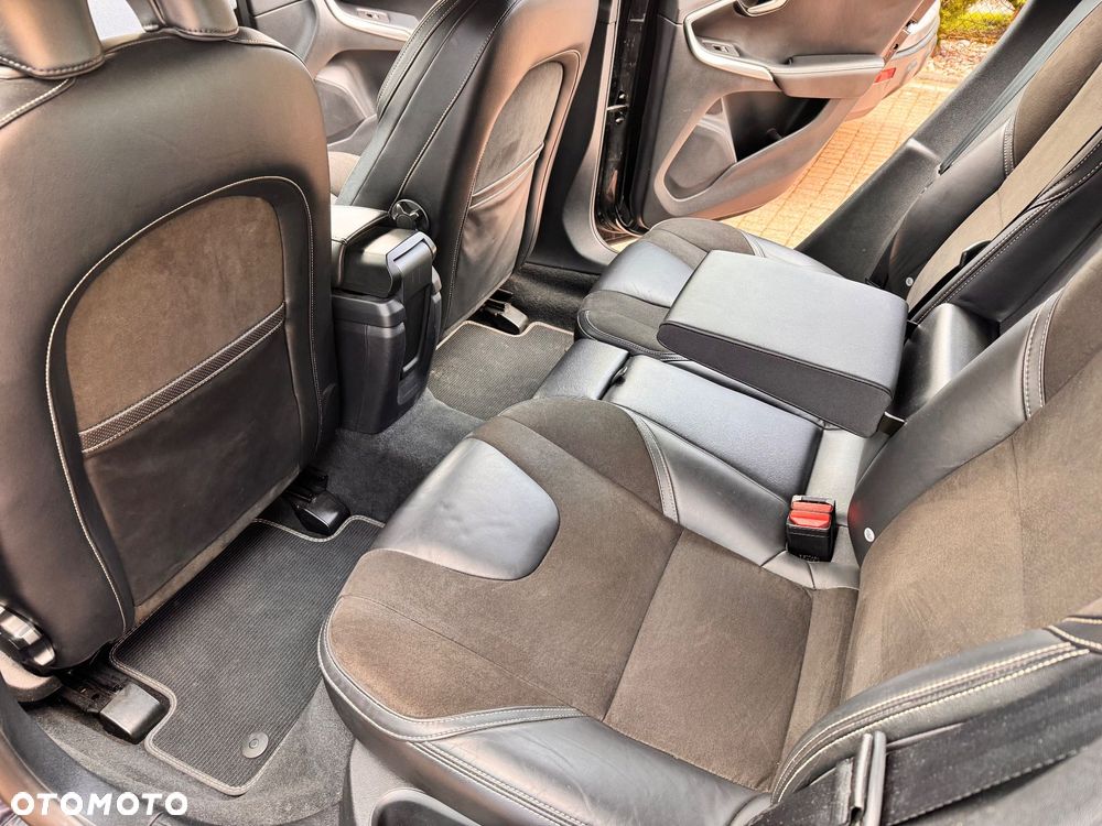 Volvo V40 D2 Drive-E R-Design Momentum - 8