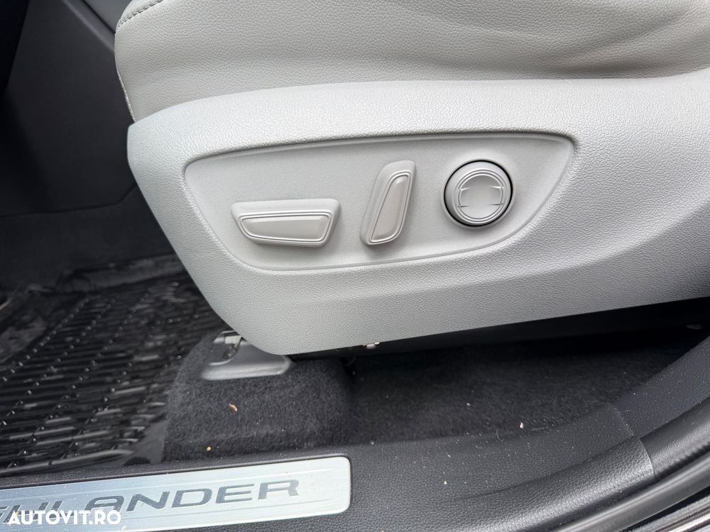 Toyota Highlander 2.5 L Dynamic Force 248CP Luxury Pearly - 25
