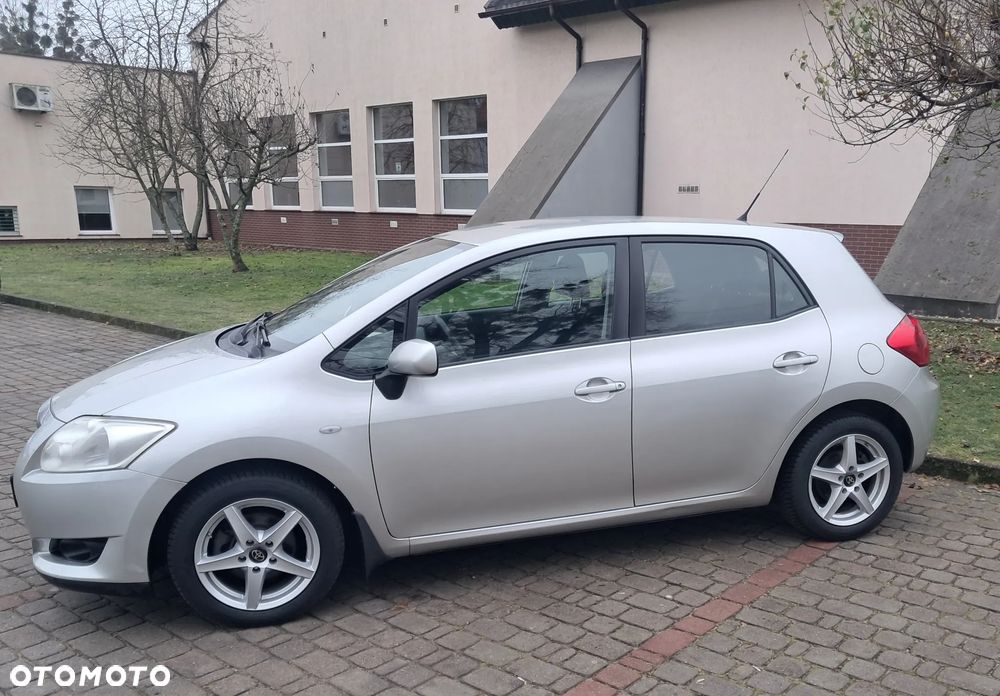 Toyota Auris 1.6 VVT-i Executive - 3