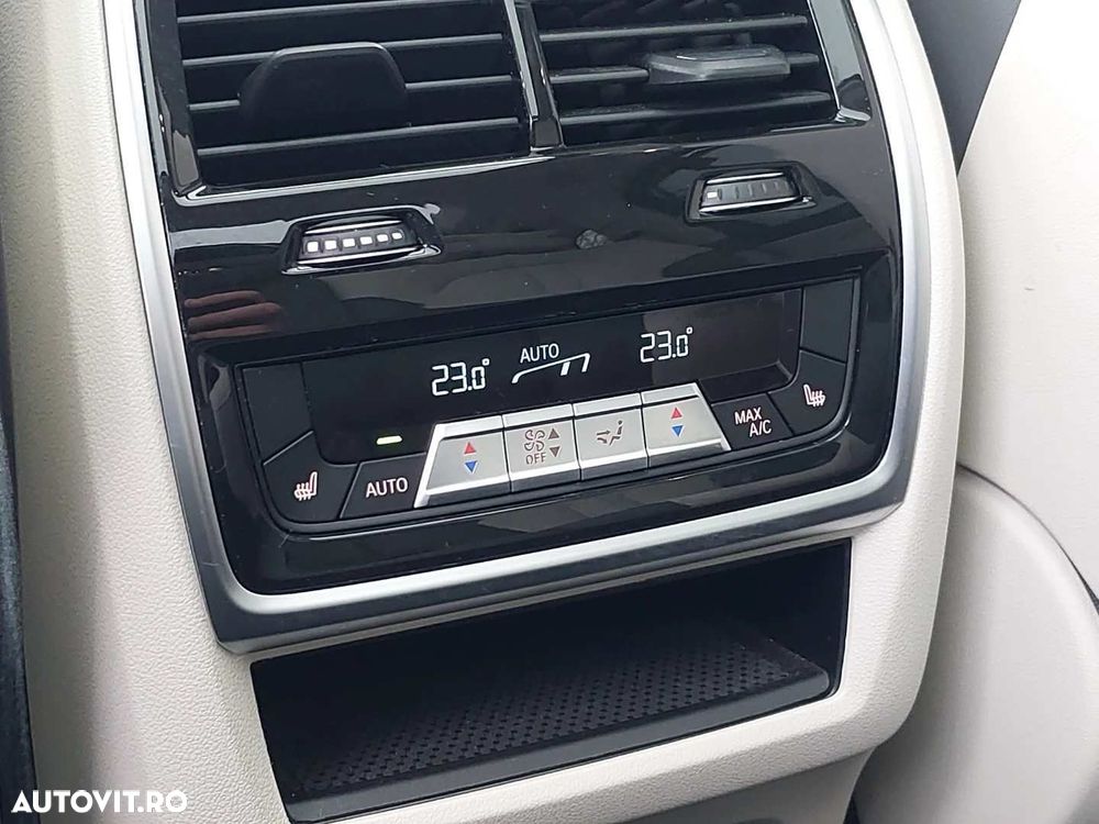 BMW X7 M60i xDrive AT MHEV - 18