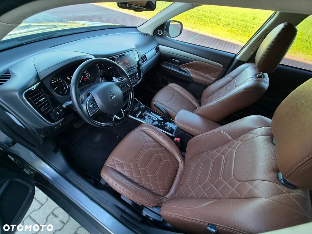 Mitsubishi Outlander - 26
