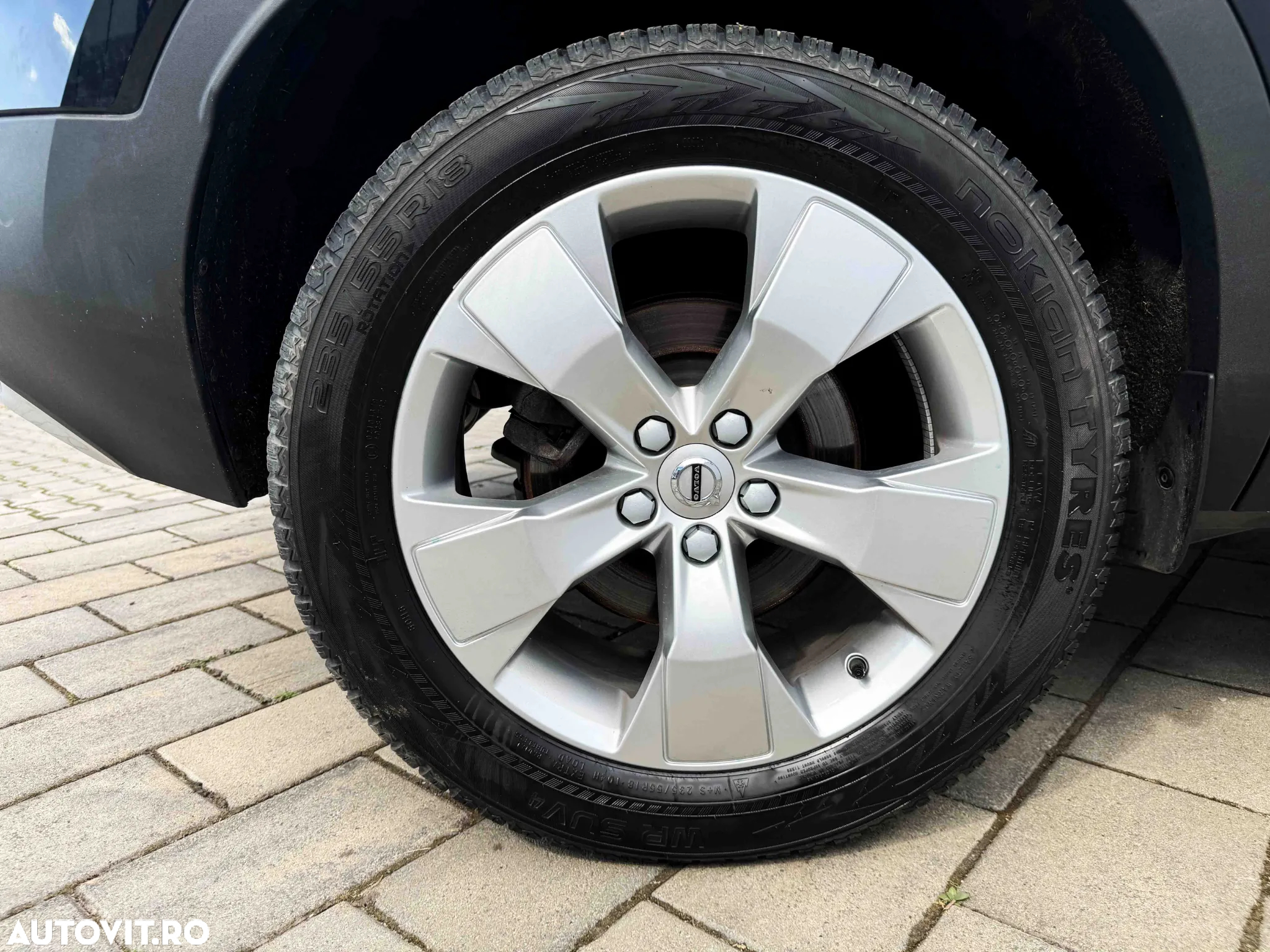 Volvo XC 40 B4 AT8 AWD Mild Hybrid Momentum Pro - 12
