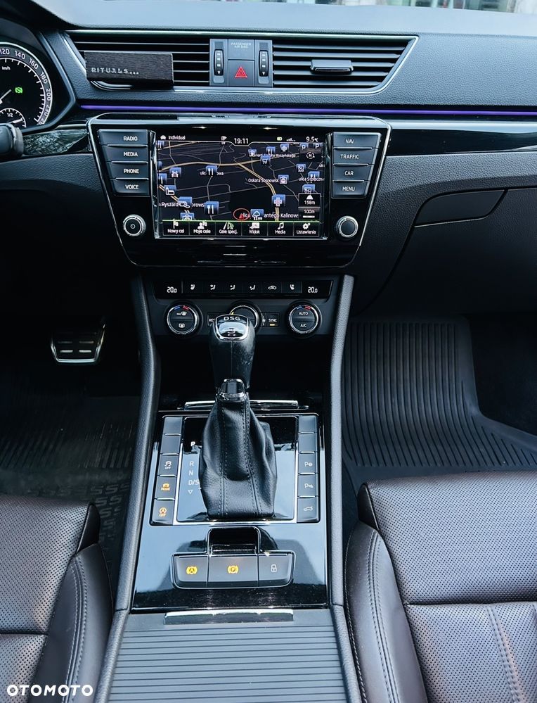 Skoda Superb 2.0 TDI L&K DSG - 17