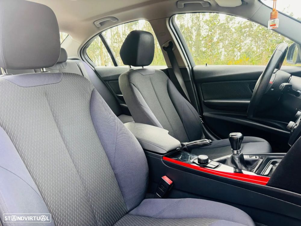 BMW 320 d Line Sport - 33