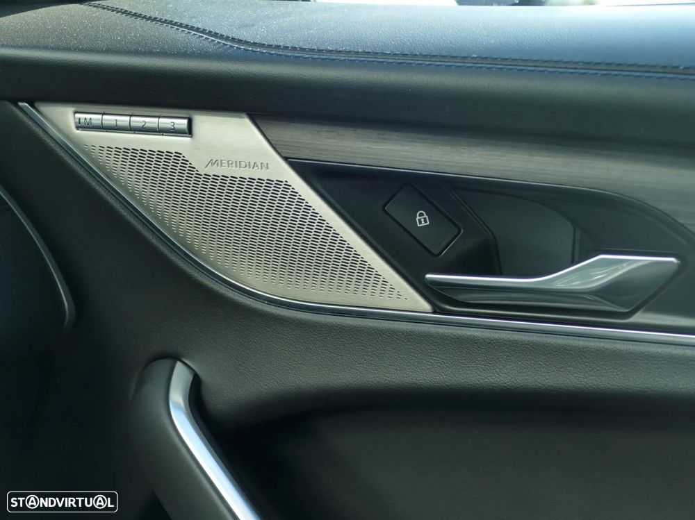 Jaguar F-Pace 2.0 P400e AWD R-Dynamic S - 39