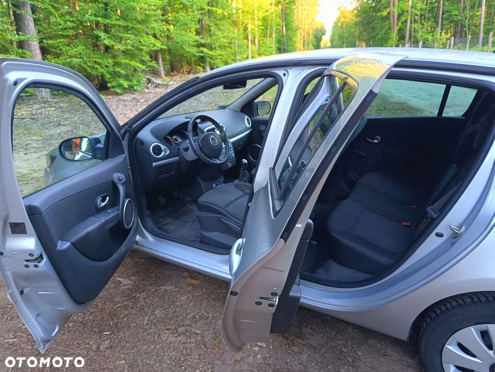 Renault Clio - 12