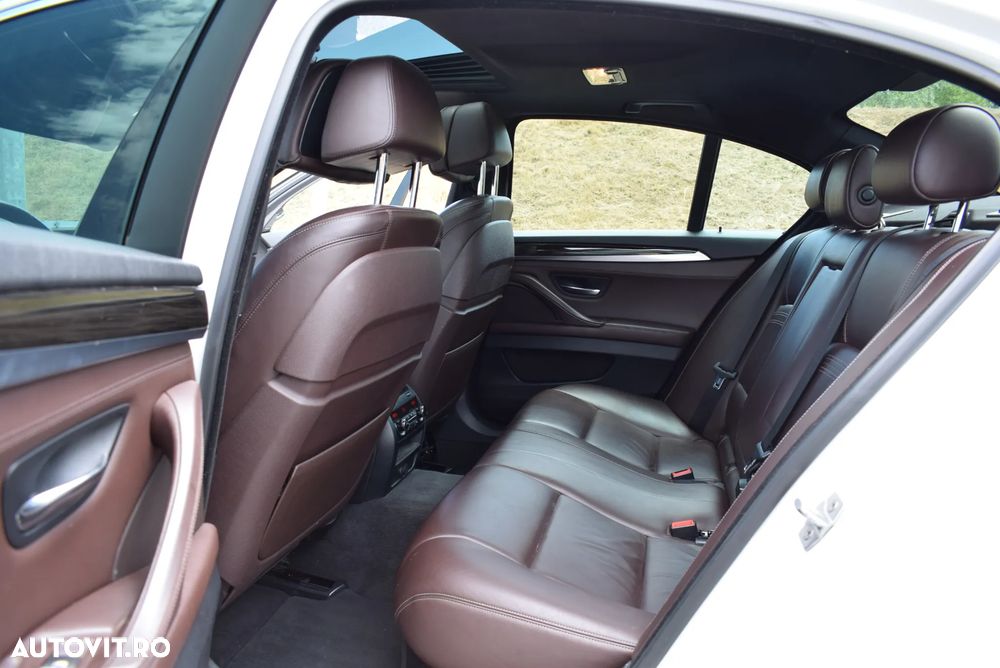 BMW Seria 5 520d Aut. Luxury Line - 9