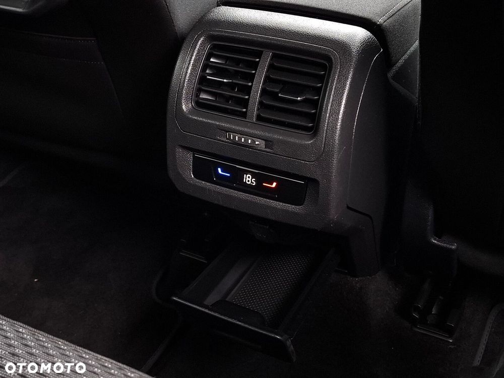 Volkswagen Touran - 18