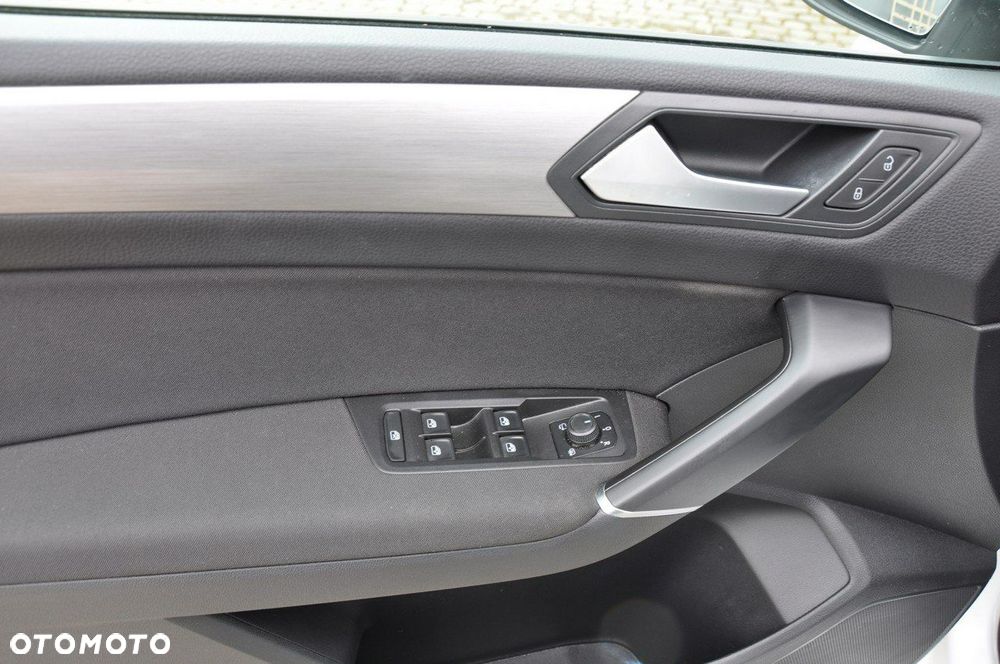 Volkswagen Touran - 12