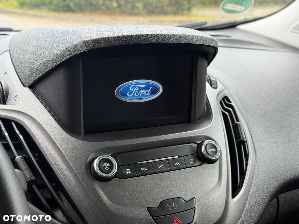 Ford Transit Courier - 29