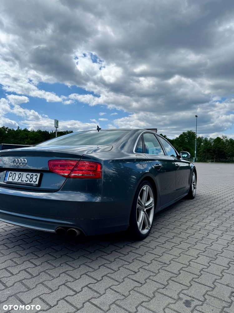 Audi S8 - 4
