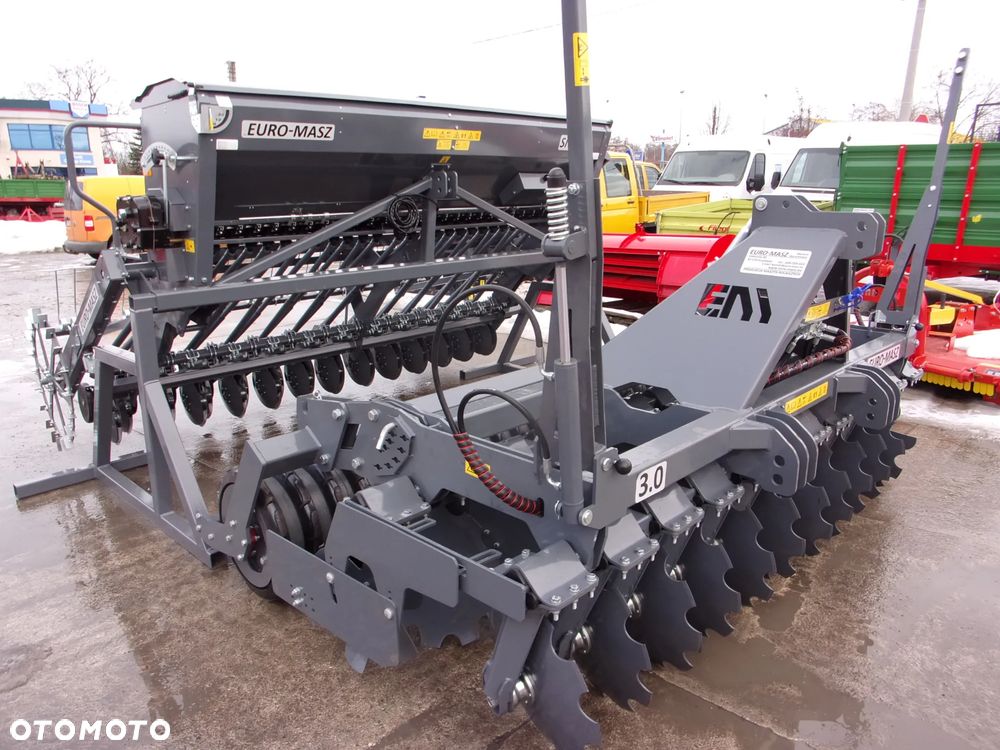 Meprozet Siewnik zbożowy talerzowy S107T, stopkowy S107, S107/1 poplonów S109 MEPROZET, Siewnik zbożowy 2-talerzowy i stopkowy SR25, SR27, SR30, SRT27 Euro-Masz, siewnik nabudowany - agregat uprawowy SNT30, siewnik poplonów Akpil, Siewnik kukurydzy Meprozet - 4