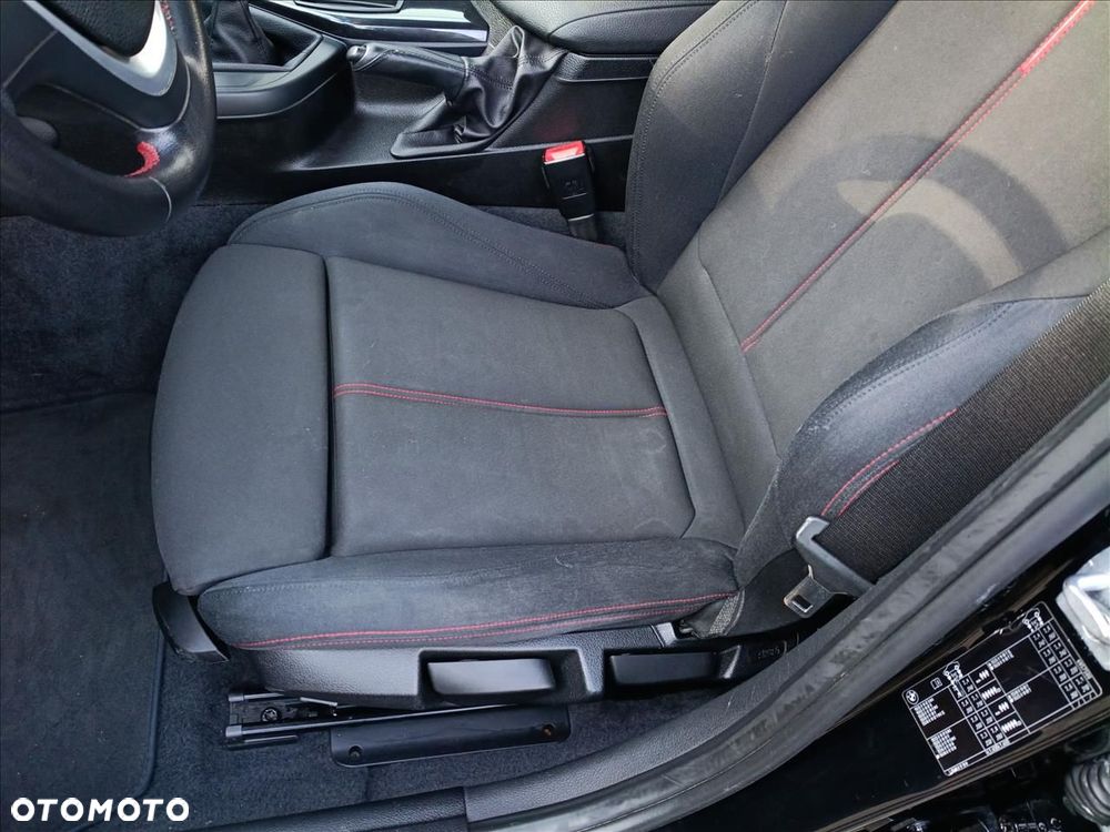BMW Seria 1 114i - 12