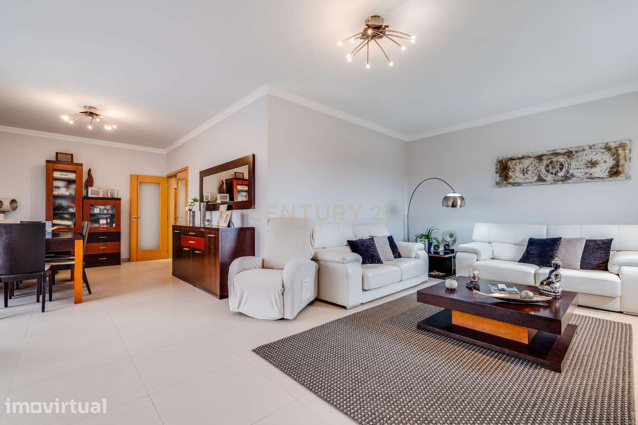 APARTAMENTO T3 SITUADO NO CONDOMINIO QUINTA DAS SESMARIAS EM PORTIMAO - Grande imagem: 4/39