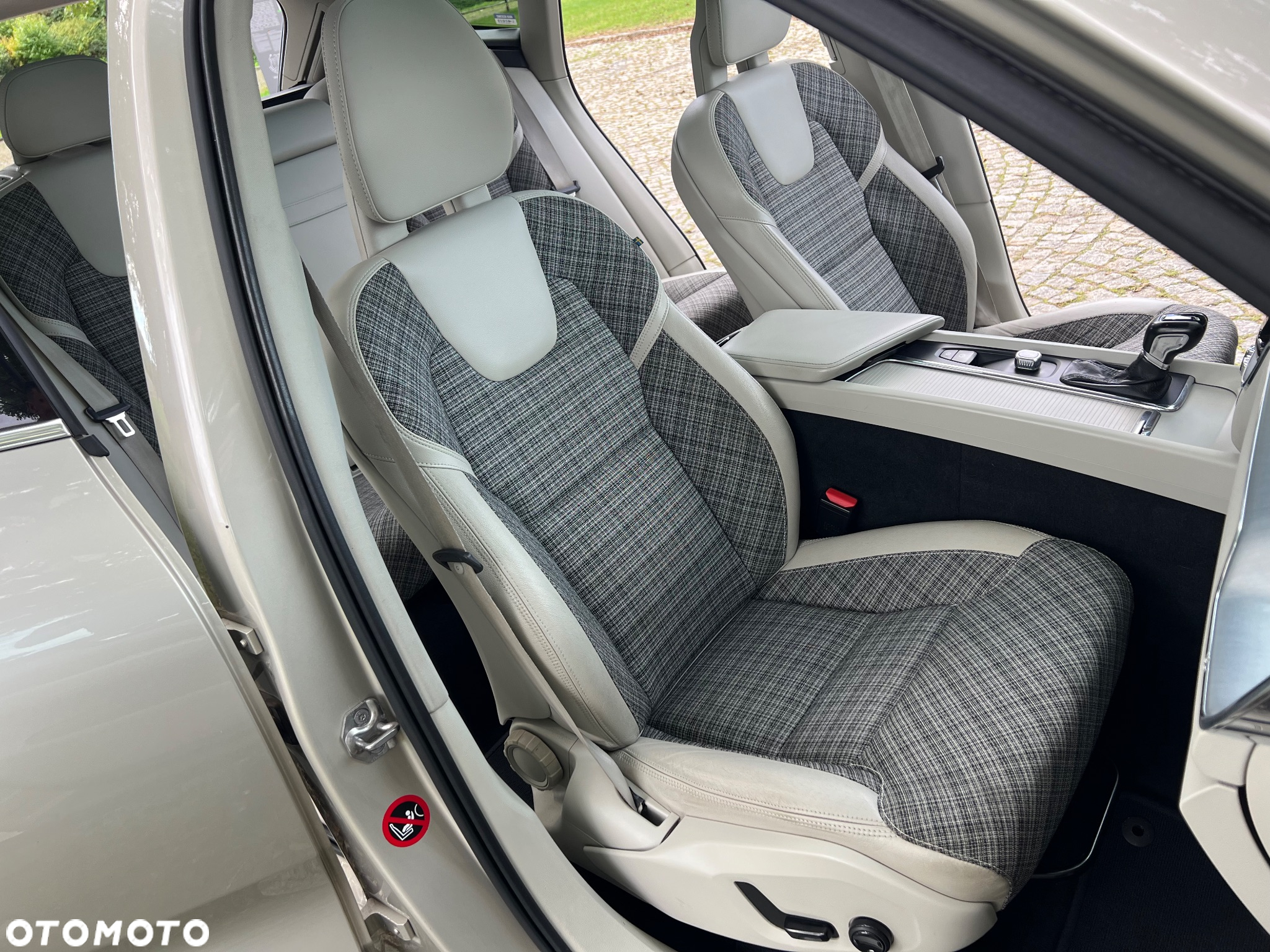 Volvo XC 60 D4 AWD Geartronic Momentum - 24