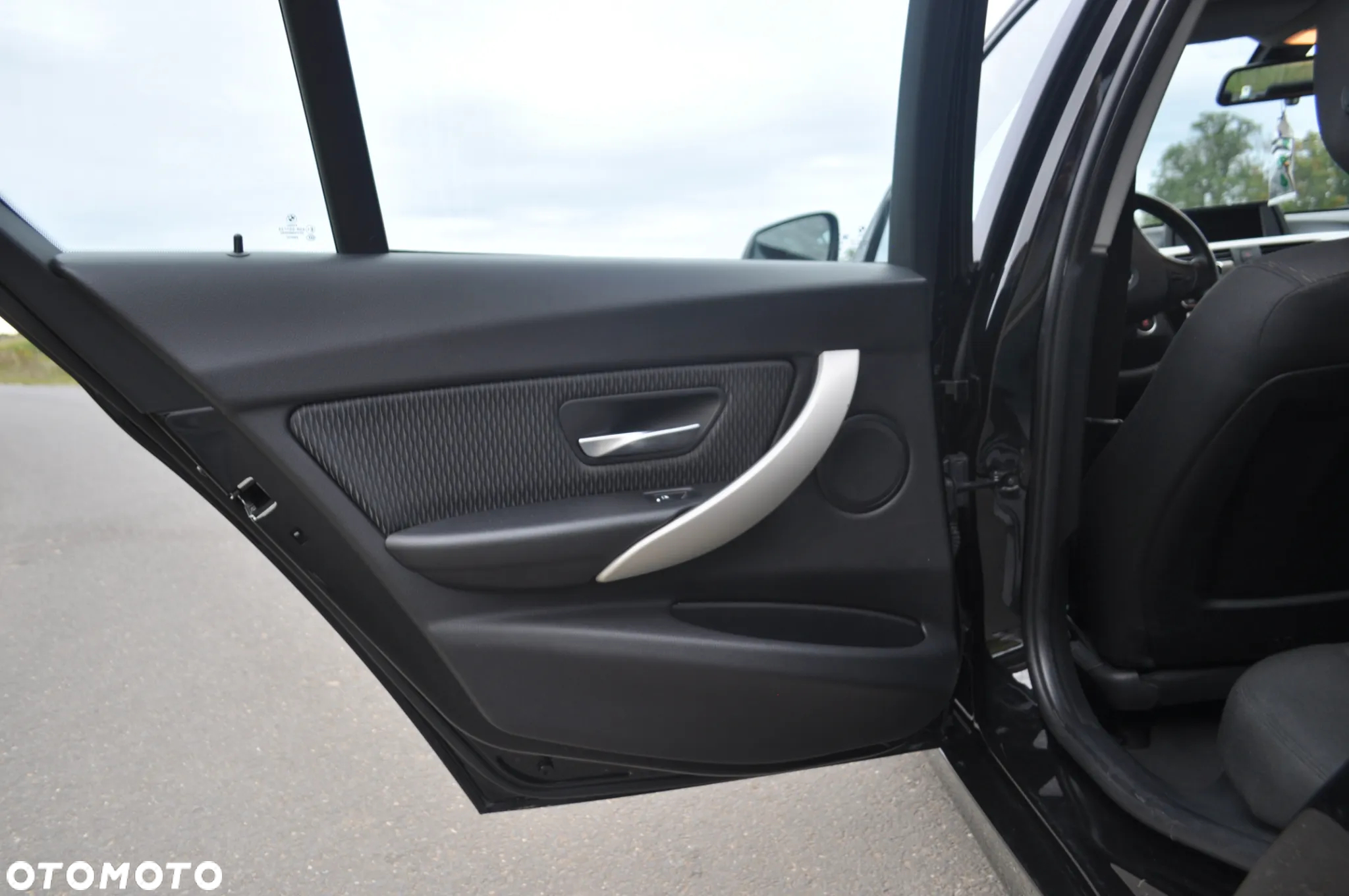 BMW Seria 3 318i - 15