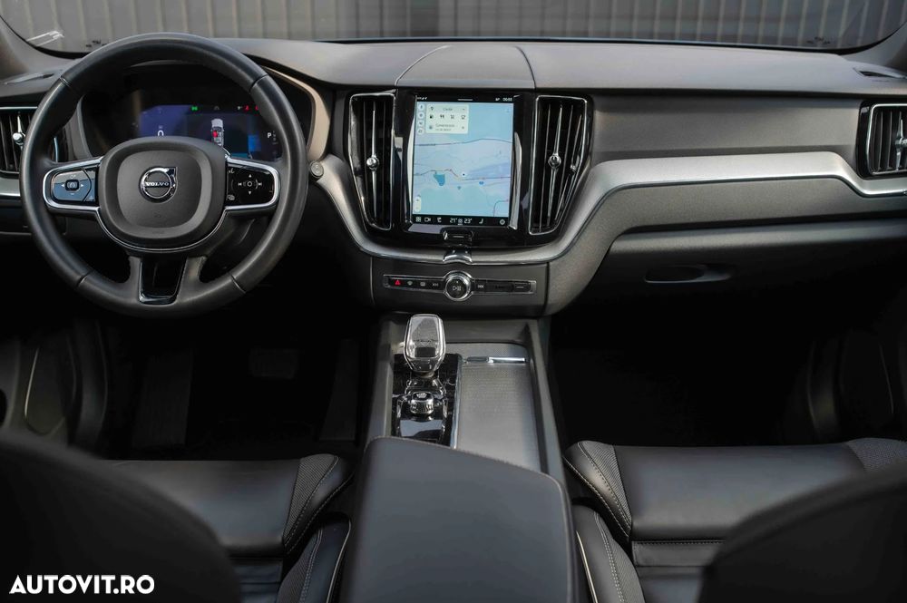 Volvo XC 60 B4 MHEV AT AWD Plus Dark - 39