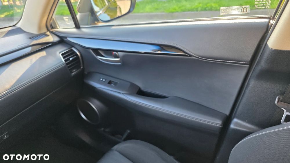 Lexus NX 300h Elite 2WD - 15