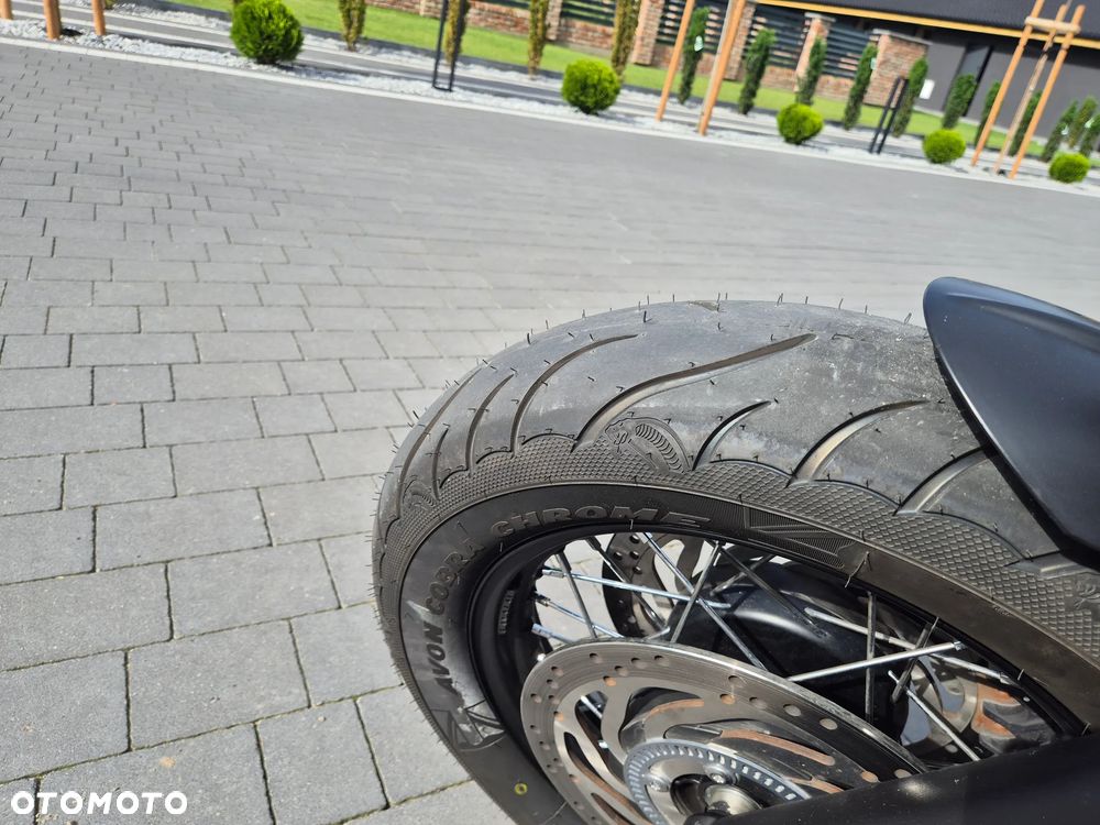 Triumph Bonneville Bobber - 10